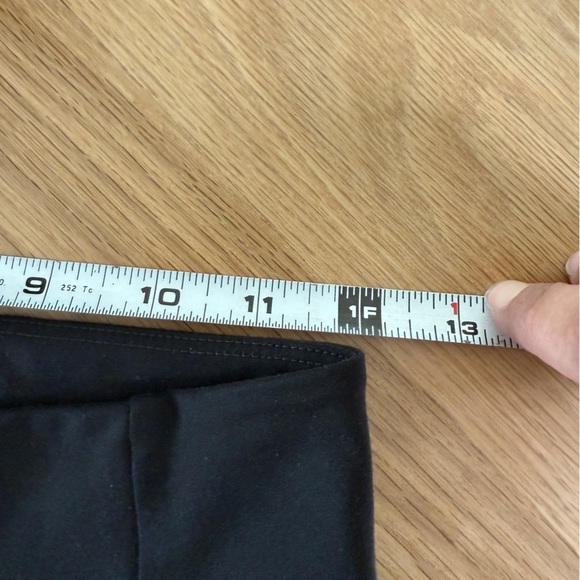 The Girlfriend Collective Black Athletic Leggings - Picture 4 of 7